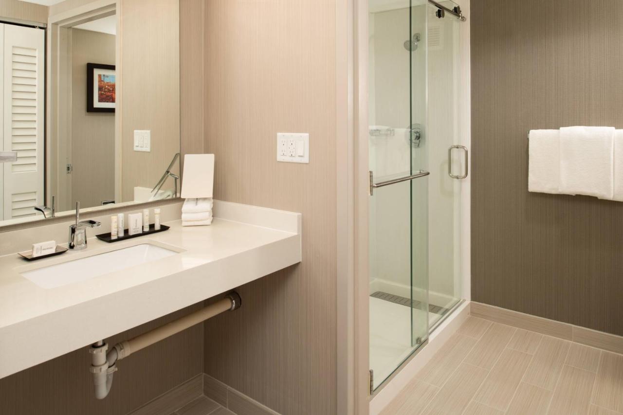 Queen Room with Two Queen Beds at Courtyard by Marriott Seattle Sea-Tac Area
