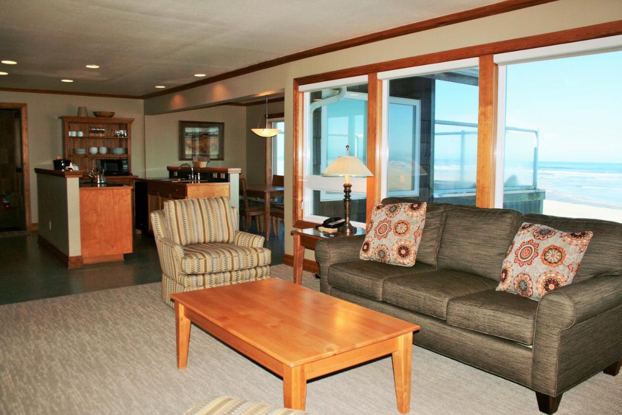 Flagship - Ocean Front Two Bedroom Suite at The Waves