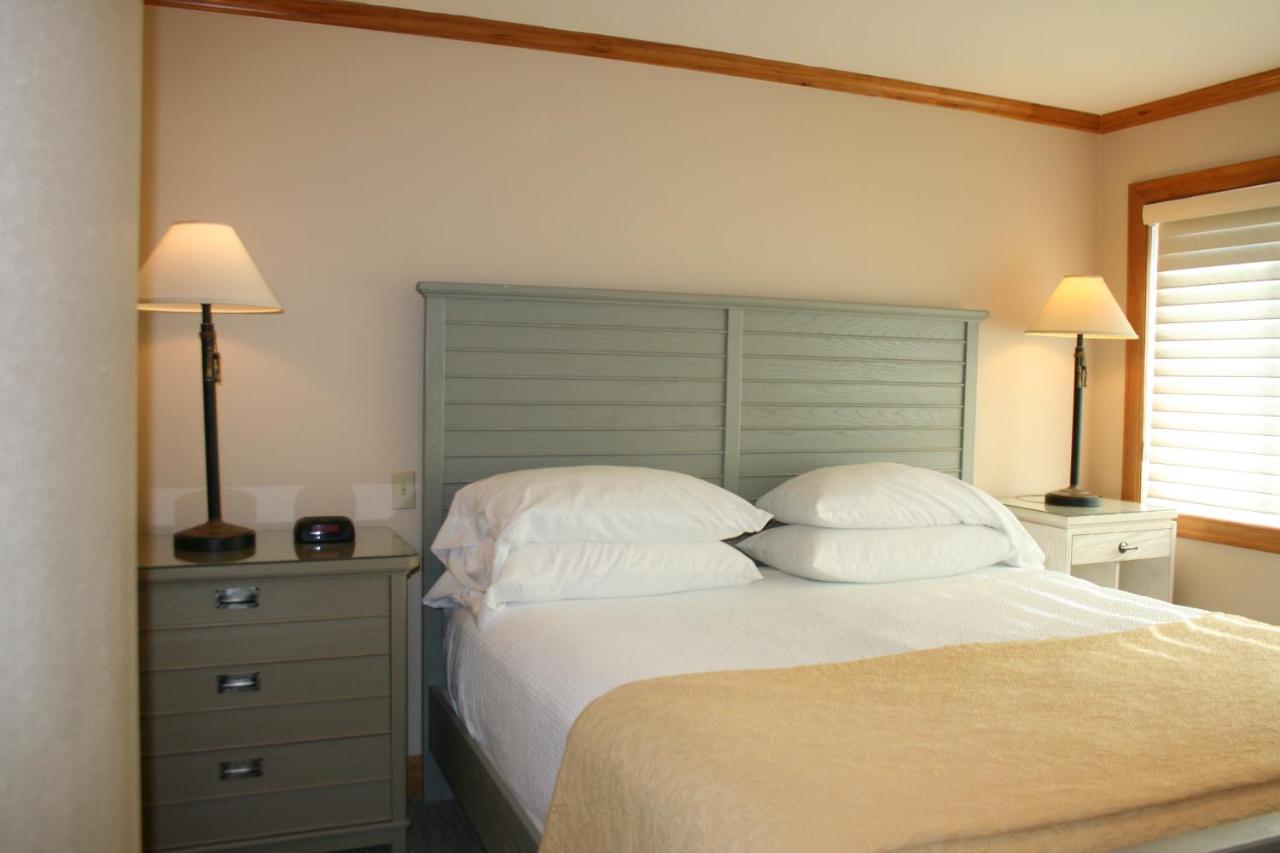 Flagship - Ocean Front Two Bedroom Suite at The Waves