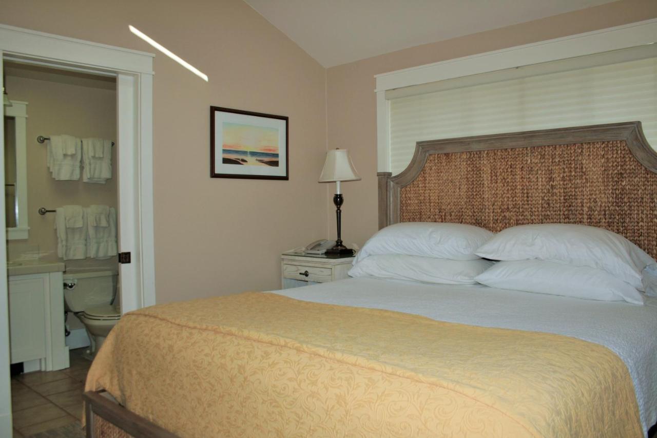 Flagship - Ocean Front Two Bedroom Suite at The Waves