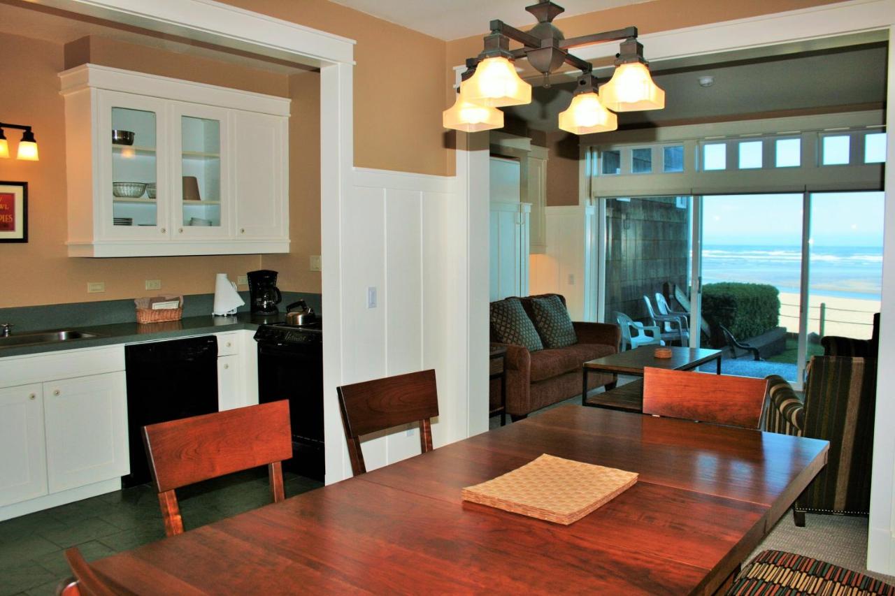 Flagship - Ocean Front Two Bedroom Suite at The Waves