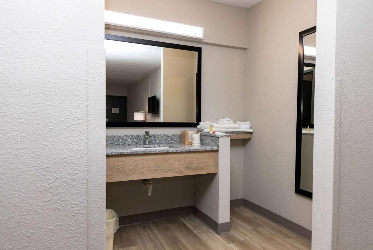 | Days Inn by Wyndham Cincinnati East