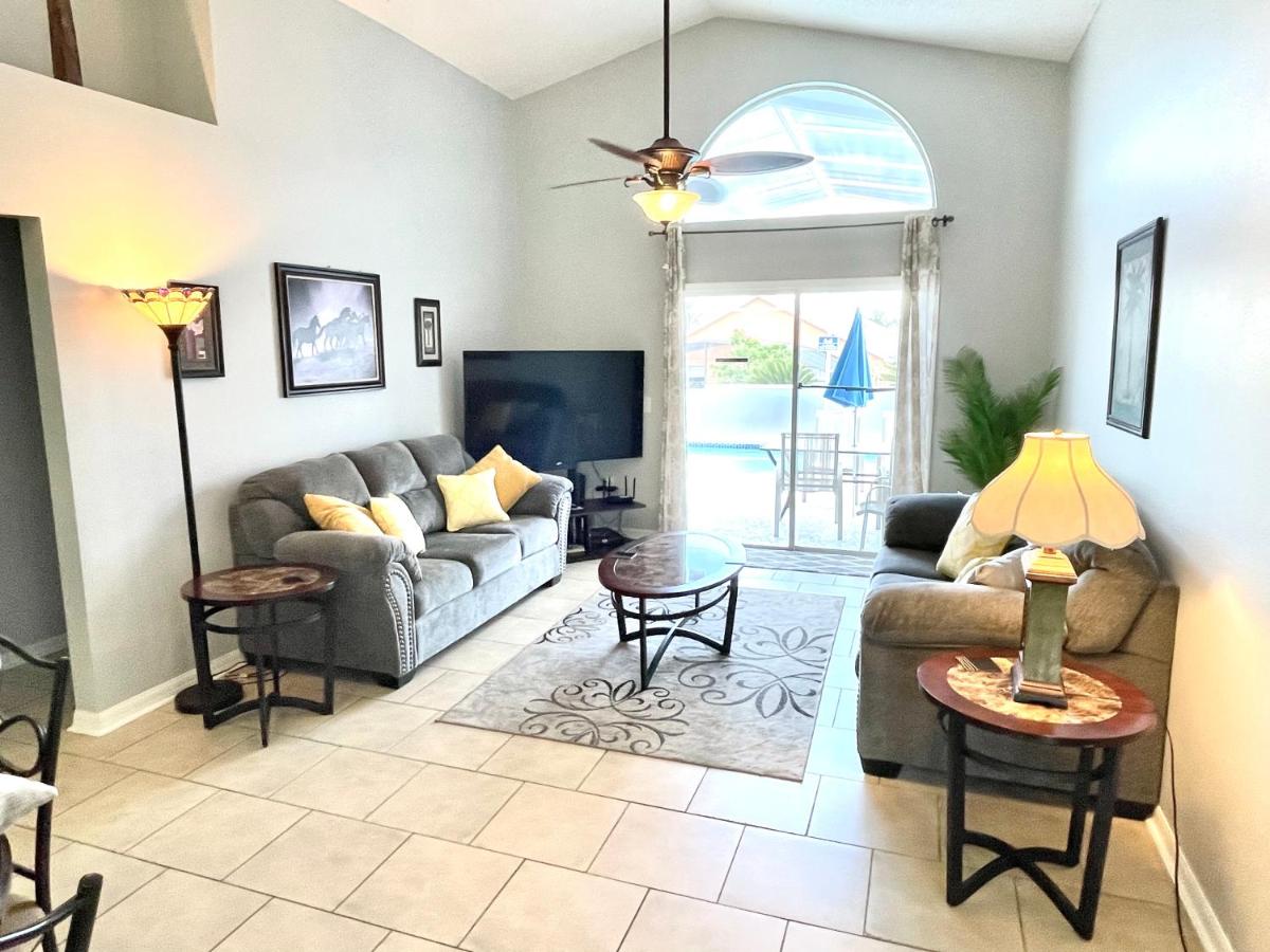 | Fabulous 4 Bedrooms Villa 3 Bath with Private Pool 15 Min to Disney