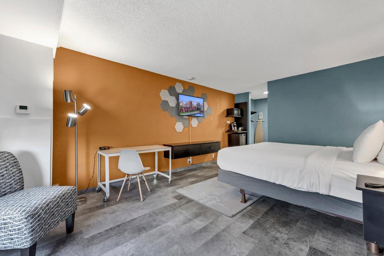 | Buffalo Airport Hotel
