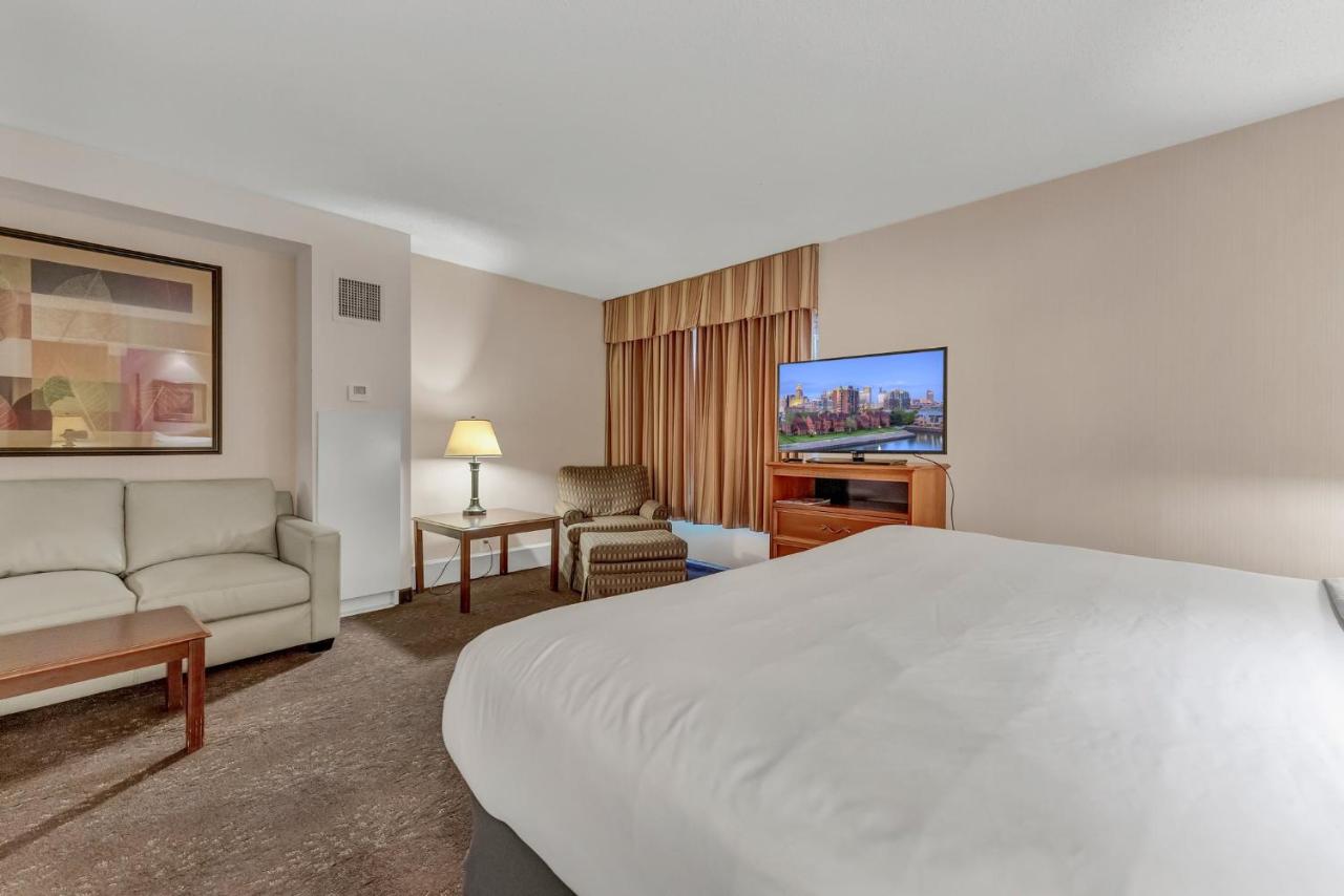 | Buffalo Airport Hotel