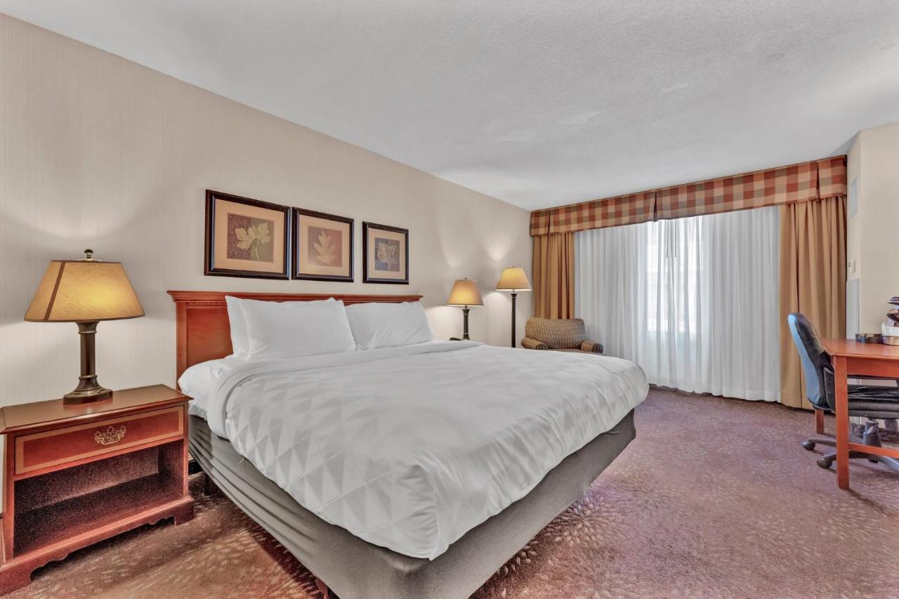 | Buffalo Airport Hotel