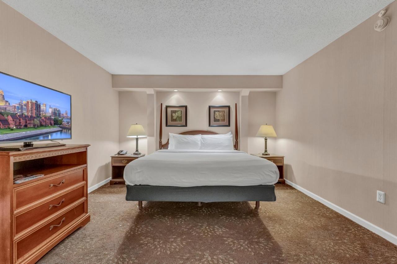 | Buffalo Airport Hotel