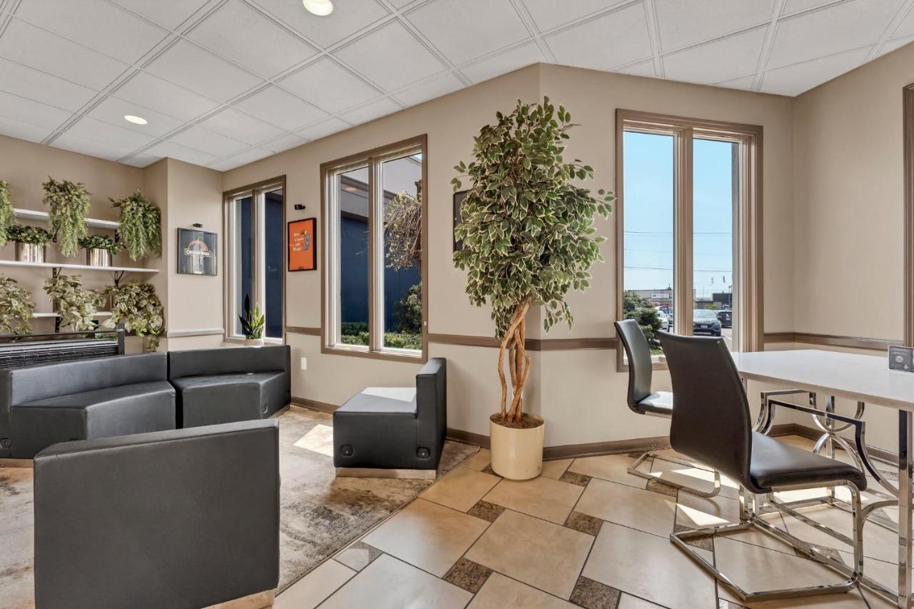 | Buffalo Airport Hotel