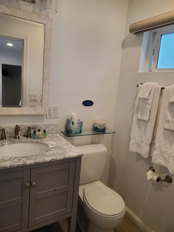 Deluxe One-Bedroom Suite - Ocean Front at Sea Horse Resort