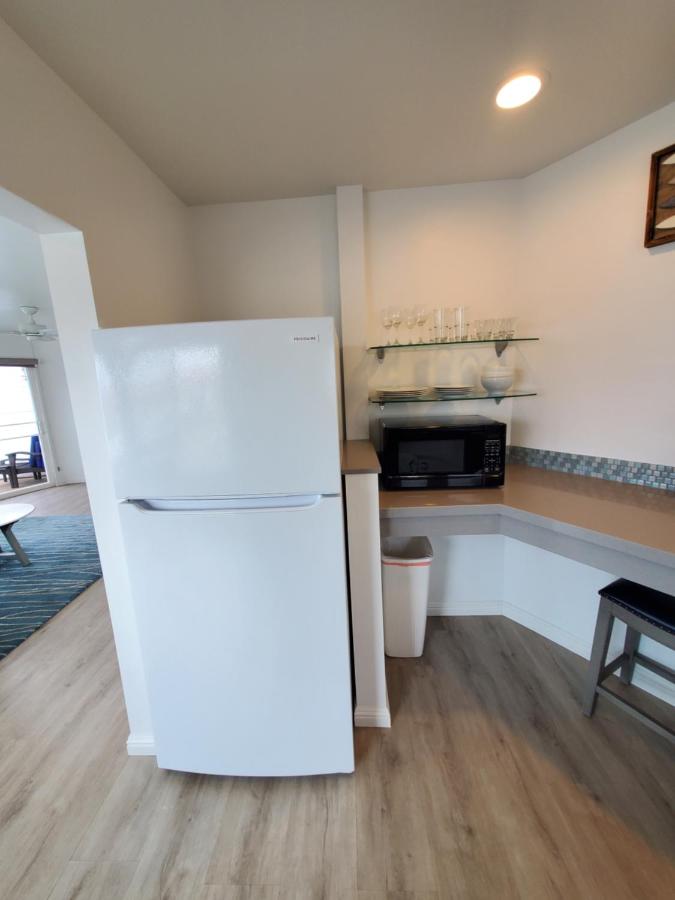 Deluxe One-Bedroom Suite - Ocean Front at Sea Horse Resort