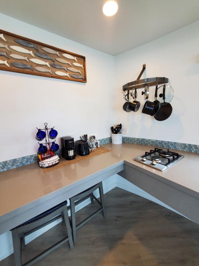 Deluxe One-Bedroom Suite - Ocean Front at Sea Horse Resort