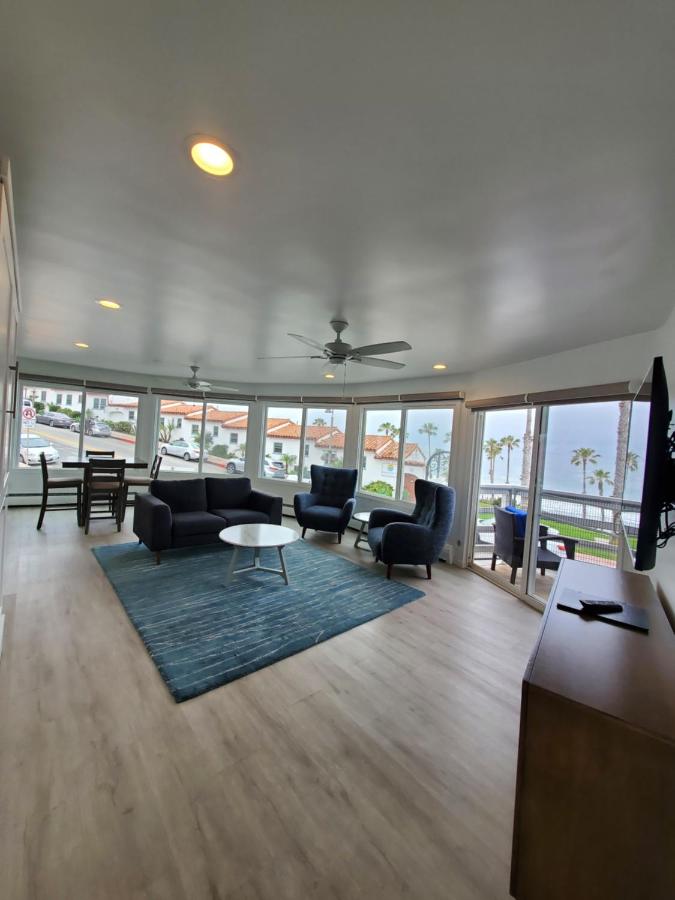 Deluxe One-Bedroom Suite - Ocean Front at Sea Horse Resort