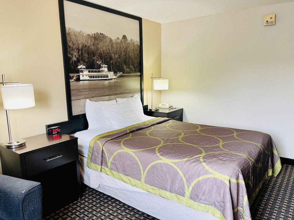 Queen Room - Mobility Access/Non-Smoking at Super 8 by Wyndham Clear Lake