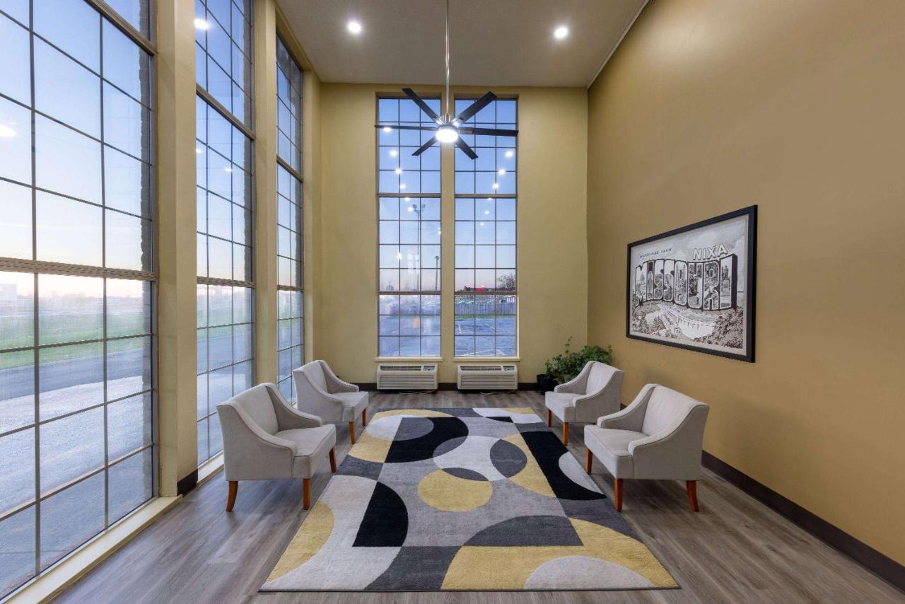 | Super 8 by Wyndham Nixa/Springfield Area