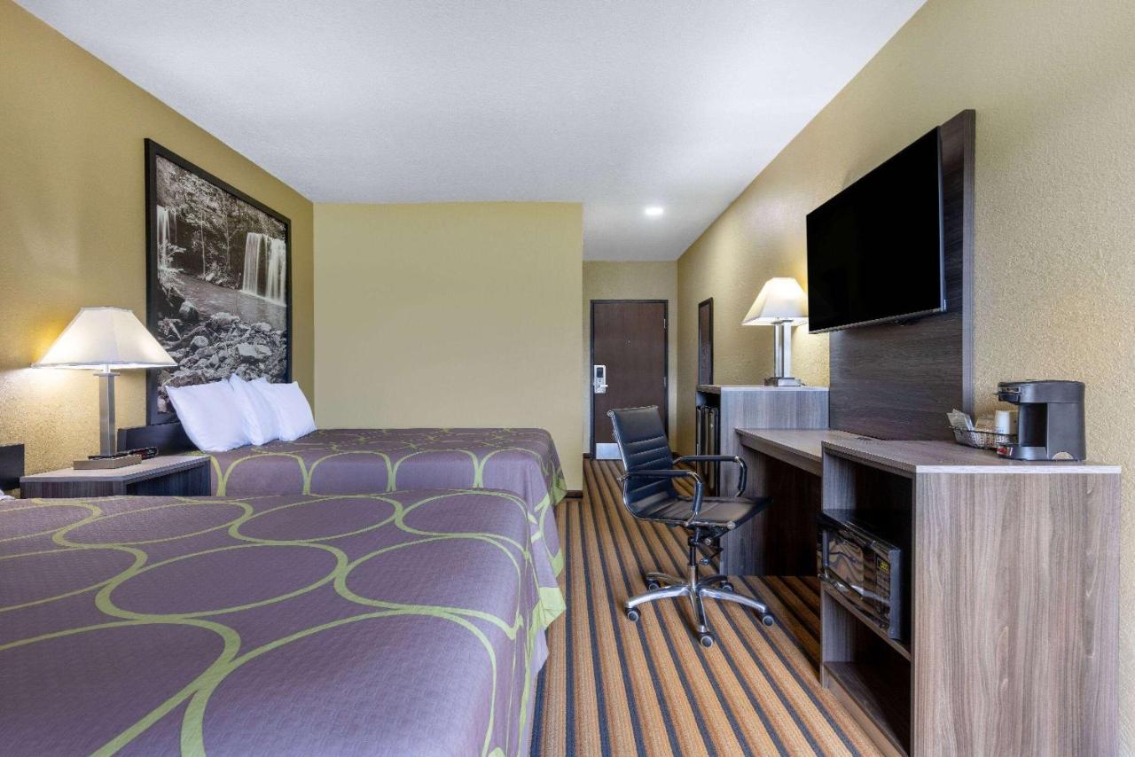 | Super 8 by Wyndham Nixa/Springfield Area