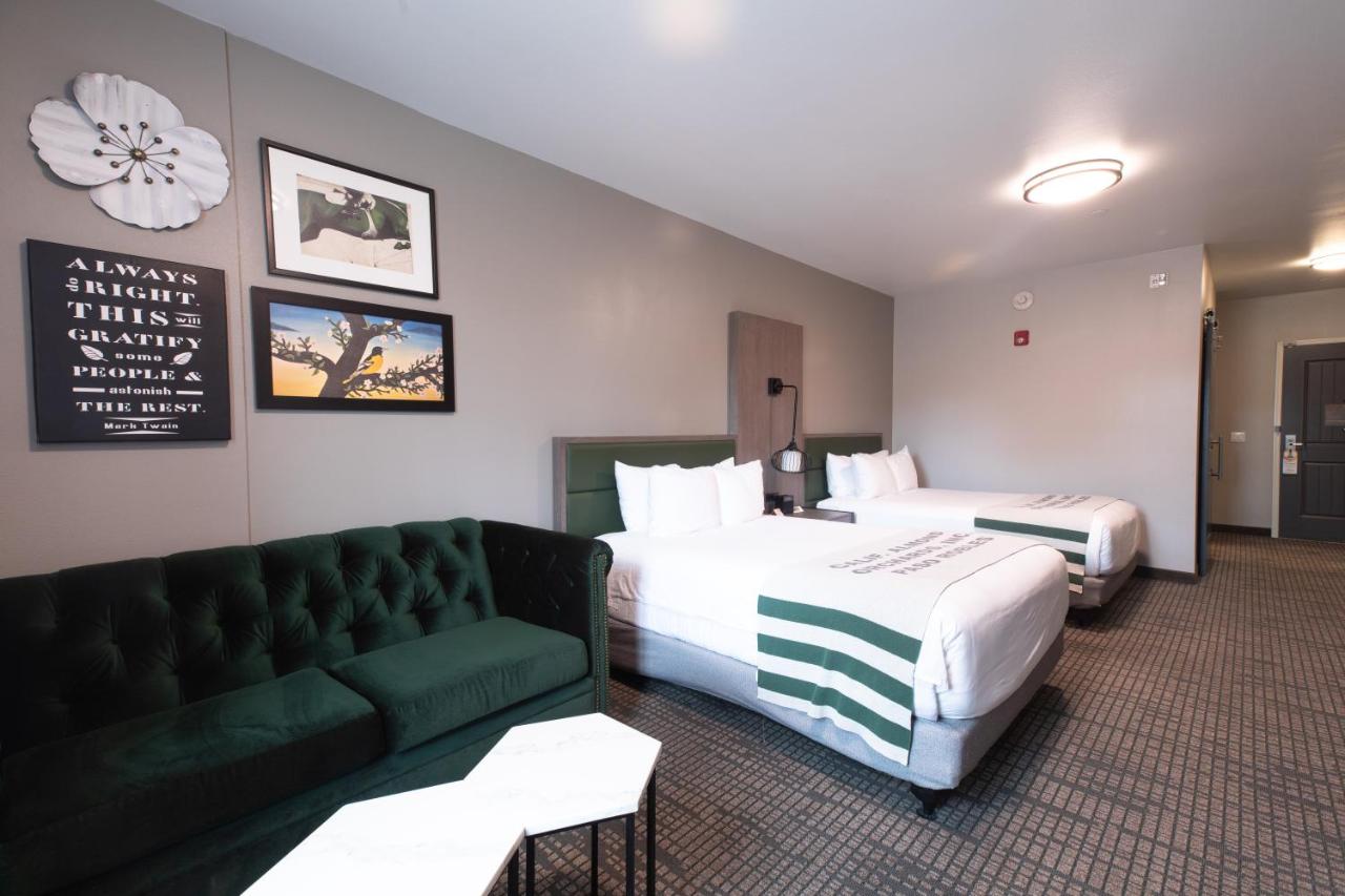 | Oxford Suites Paso Robles