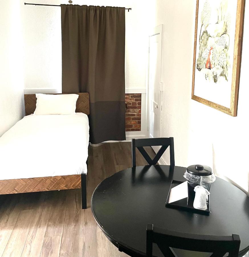  | Hunter Arms Hotel