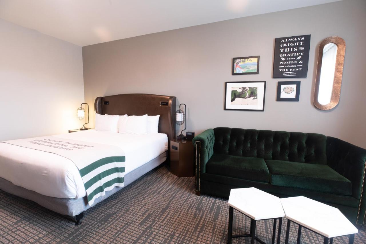 | Oxford Suites Paso Robles