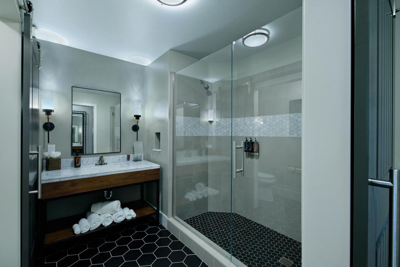 | Oxford Suites Paso Robles