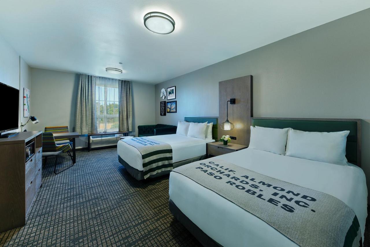| Oxford Suites Paso Robles