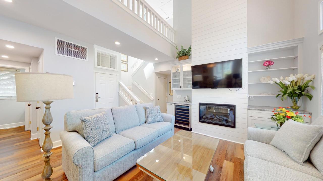 | 7621 Huntington Villas