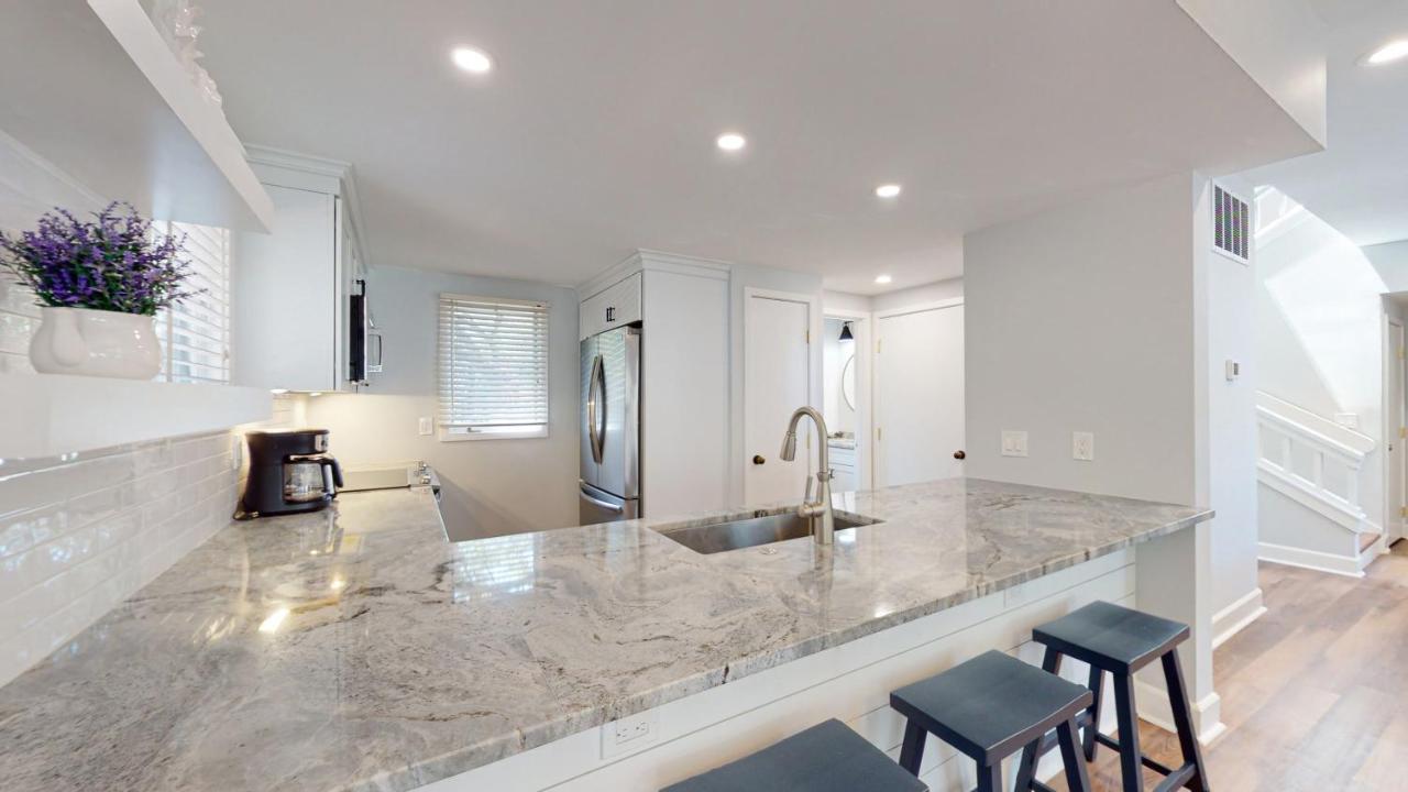 | 7621 Huntington Villas