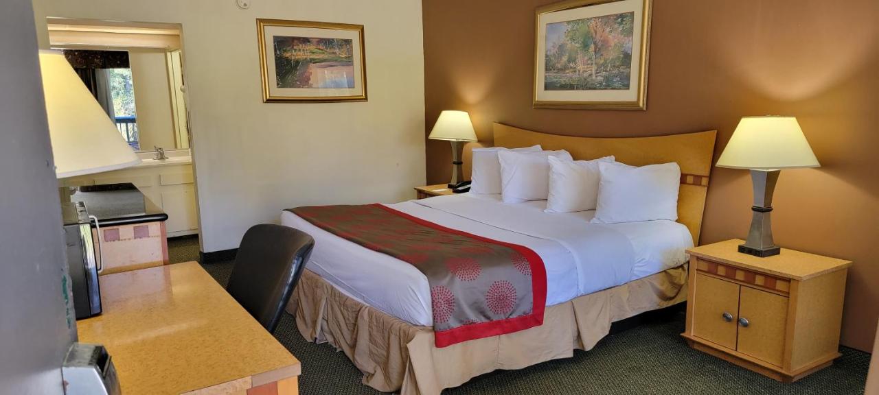King Room - Non-Smoking at Ramada by Wyndham & Suites Warner Robins