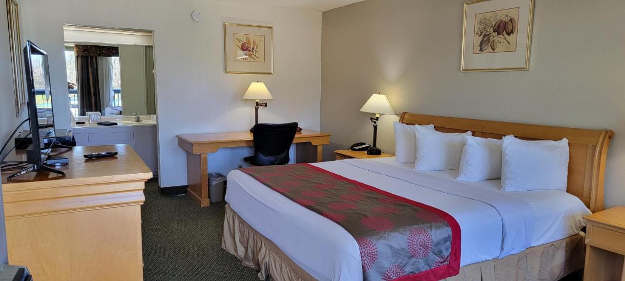 Deluxe King Room - Mobility Access/Non-Smoking at Ramada by Wyndham & Suites Warner Robins
