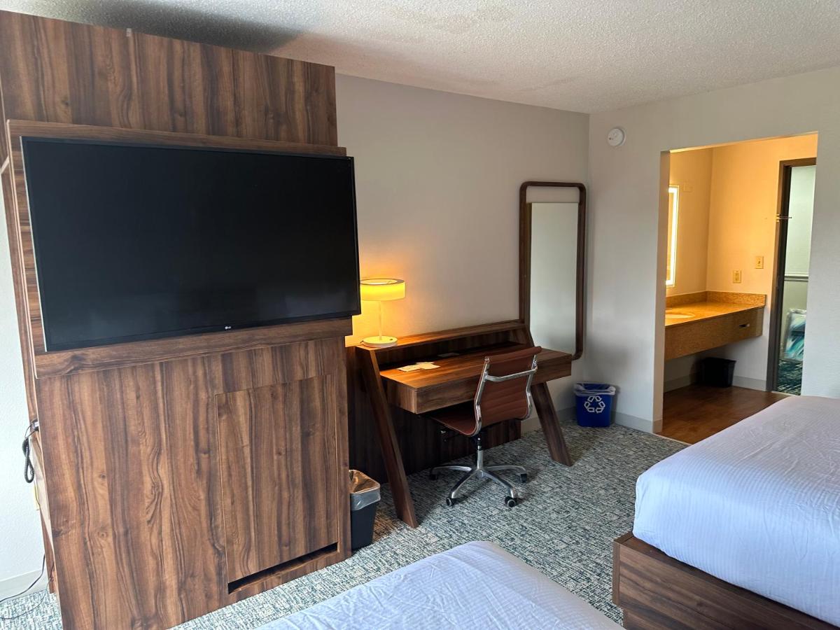 Room #41109222 at Wingate by Wyndham Hattiesburg