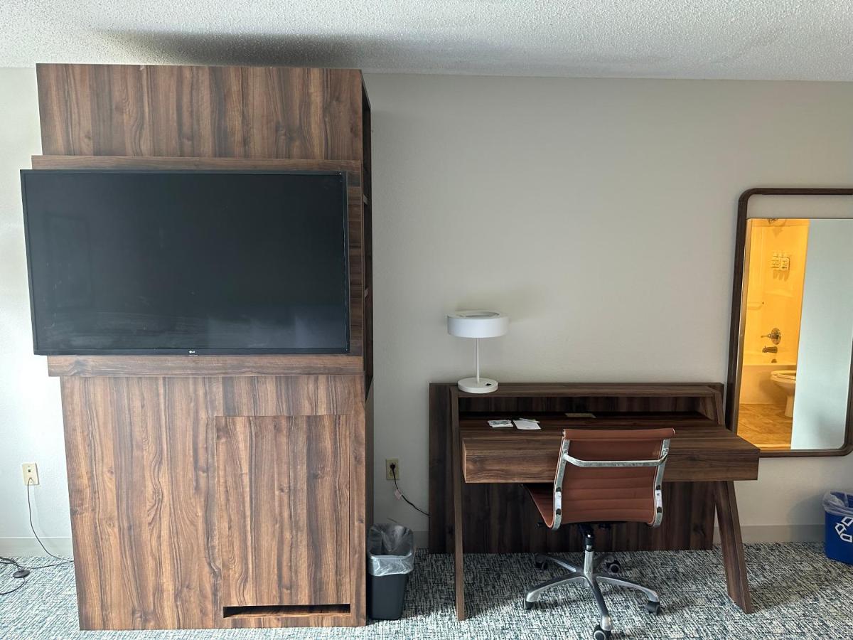 Room #41109222 at Wingate by Wyndham Hattiesburg