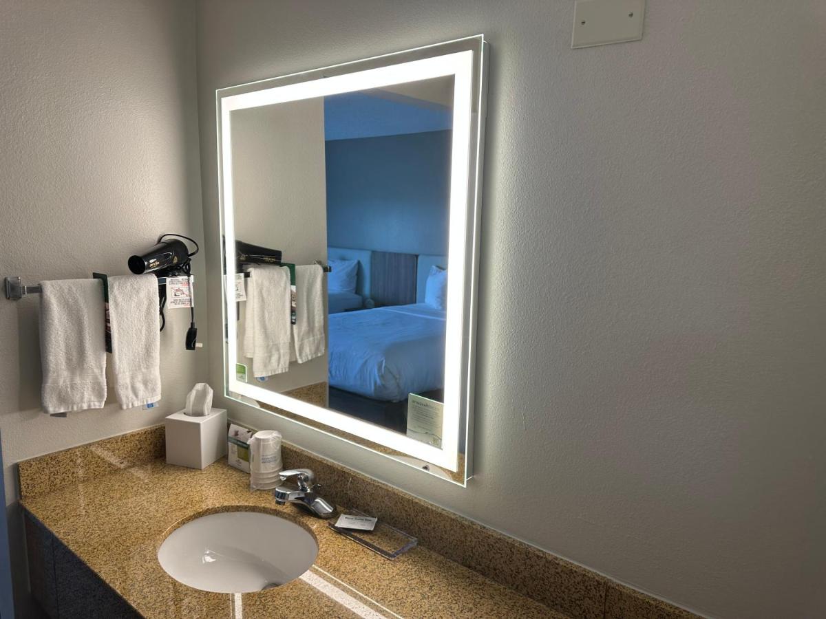 Room #41109221 at Wingate by Wyndham Hattiesburg