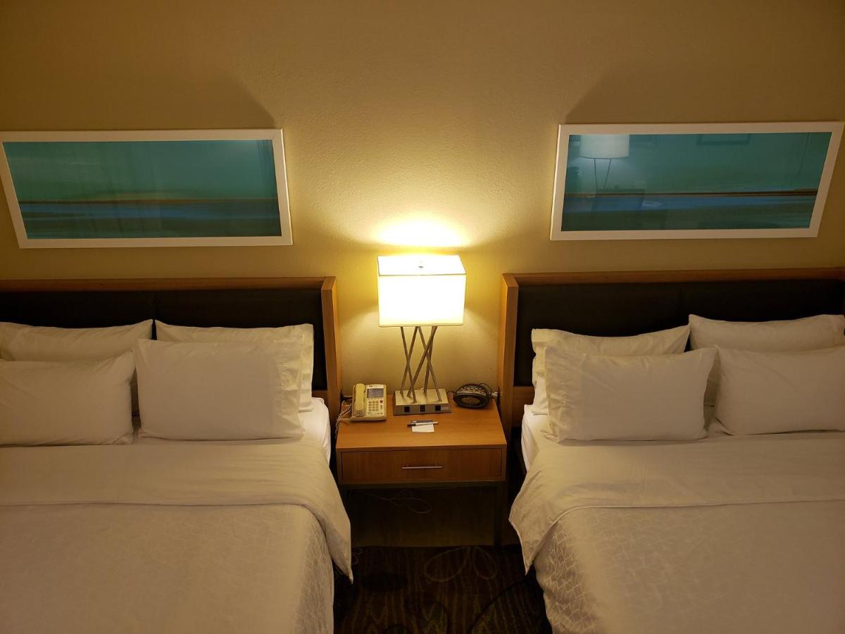 | Holiday Inn Express Hotel Pittsburgh-North/Harmarville, an IHG Hotel