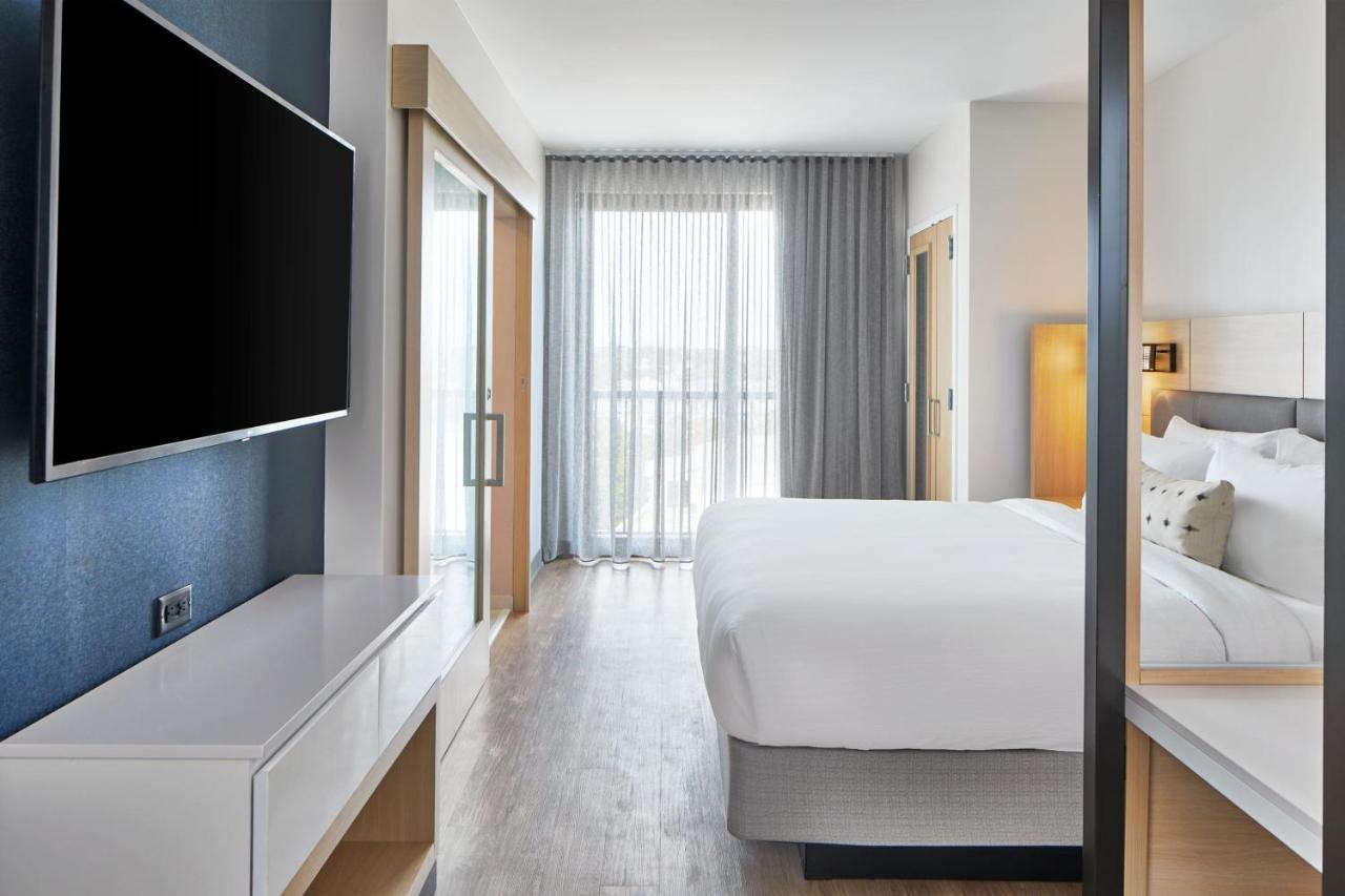 King Studio Suite with Trundle Bed and Inland View at Springhill Suites By Marriott Jacksonville Beach Oceanfront