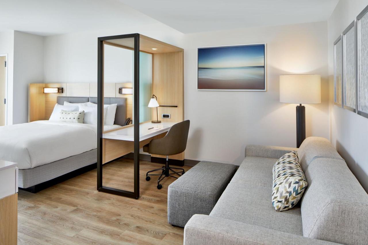 King Studio Suite with Trundle Bed and Inland View at Springhill Suites By Marriott Jacksonville Beach Oceanfront