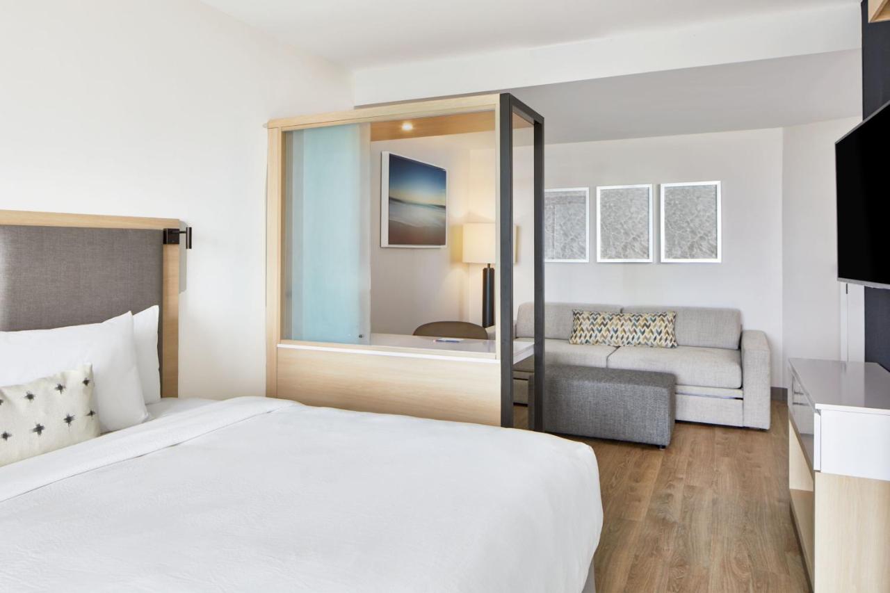 King Studio Suite with Trundle Bed and Inland View at Springhill Suites By Marriott Jacksonville Beach Oceanfront