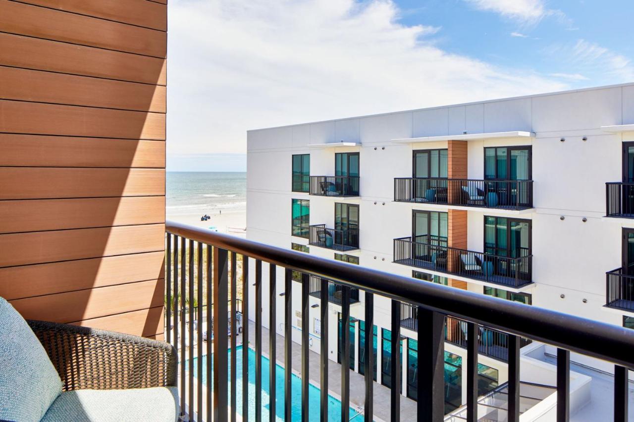 King Studio Suite with Trundle Bed and Partial Ocean View at Springhill Suites By Marriott Jacksonville Beach Oceanfront