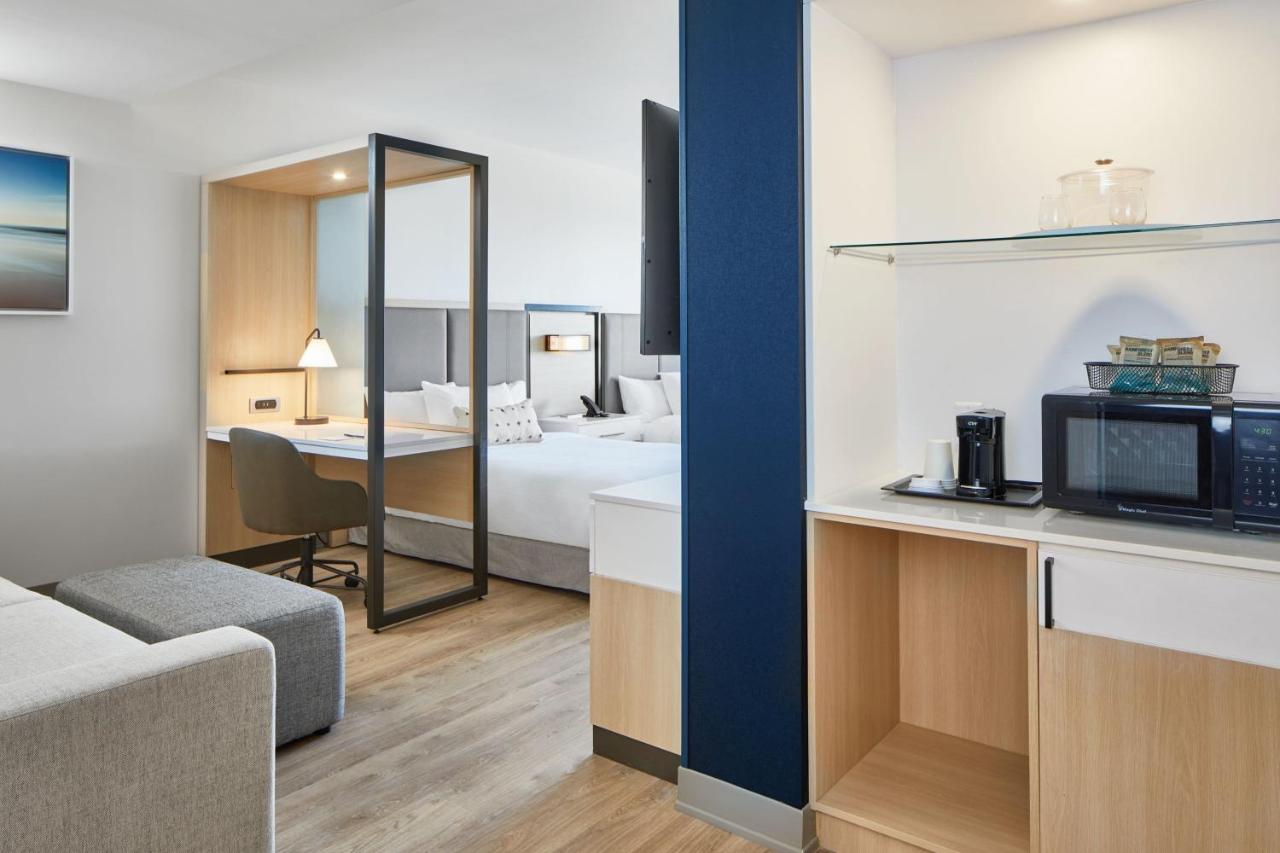 Queen Studio Suite with Trundle Bed and Partial Ocean View at Springhill Suites By Marriott Jacksonville Beach Oceanfront