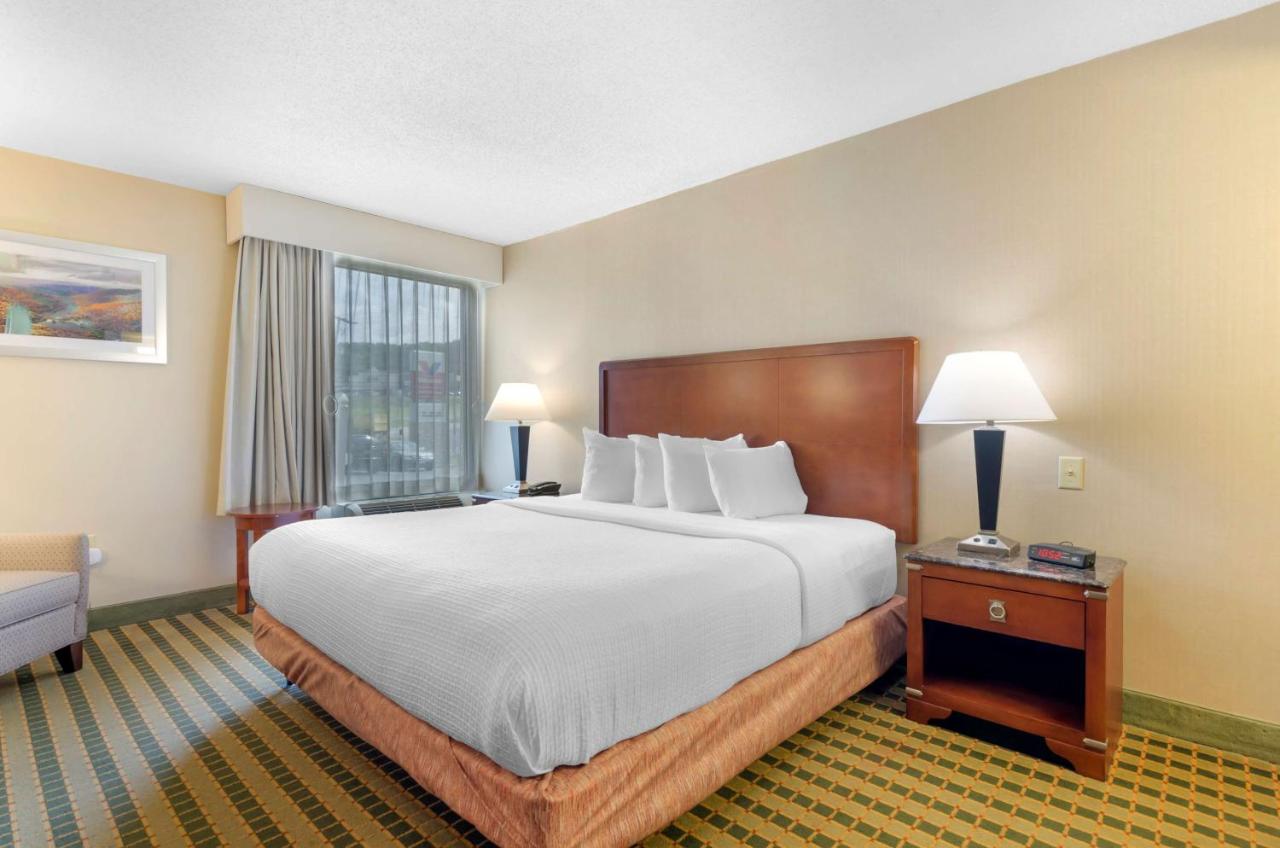 King Room at Best Western North Roanoke