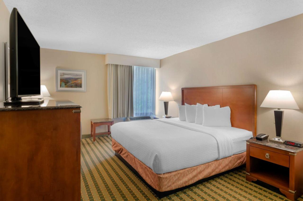 King Room at Best Western North Roanoke