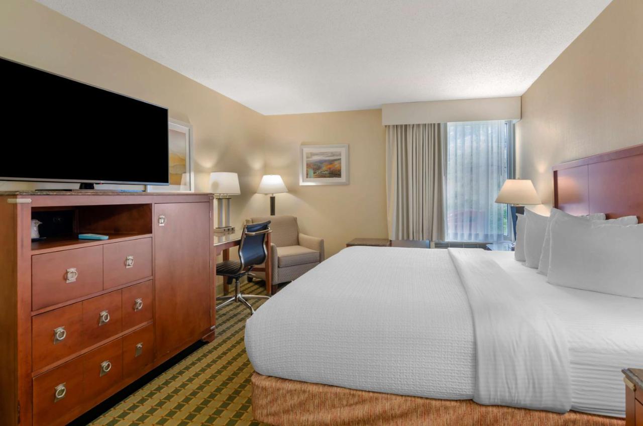 King Room at Best Western North Roanoke