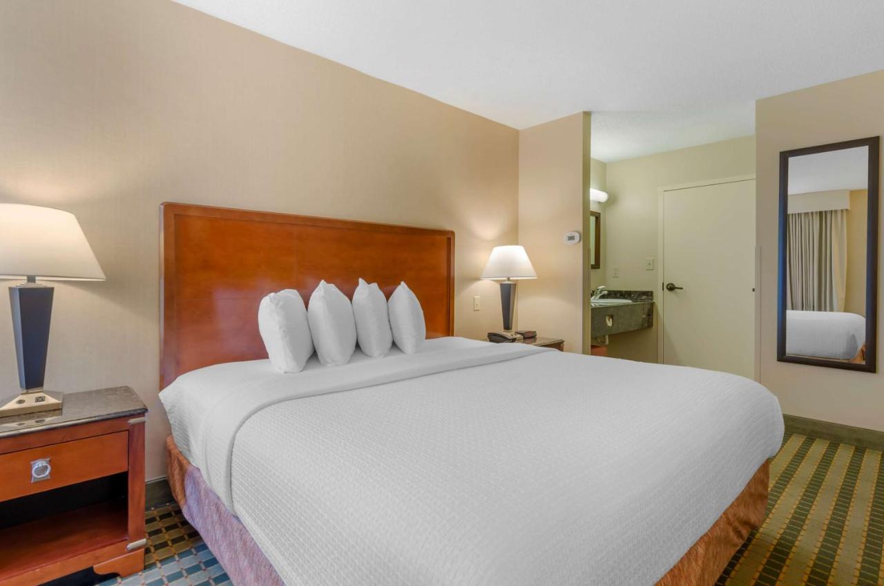King Room at Best Western North Roanoke