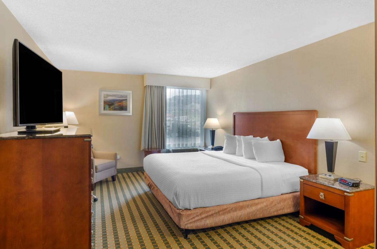 King Room at Best Western North Roanoke