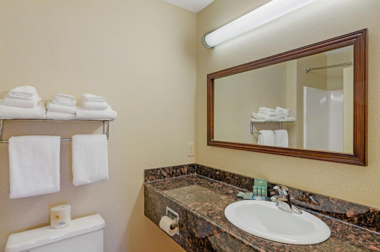 King Room at Best Western North Roanoke