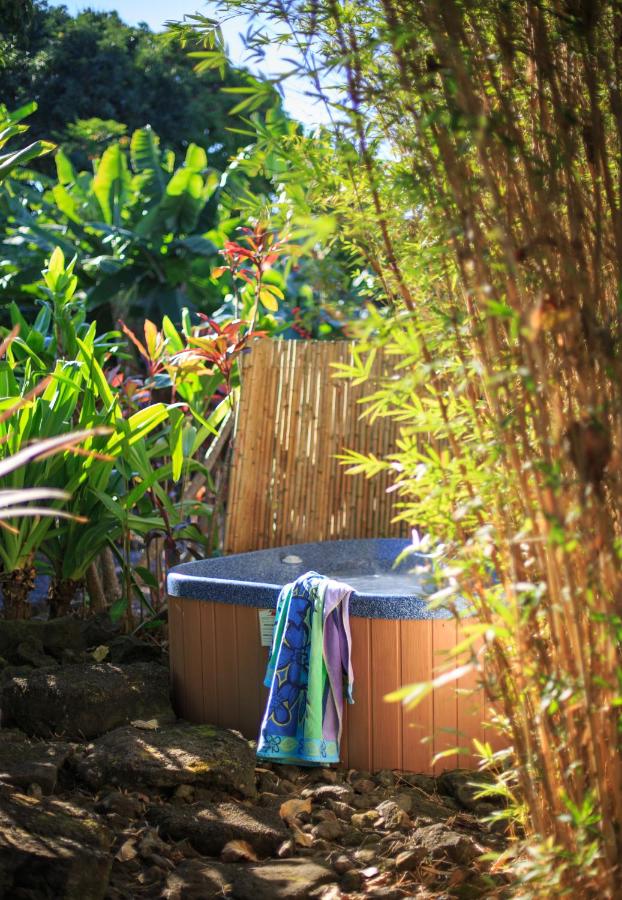 | Holualoa Inn