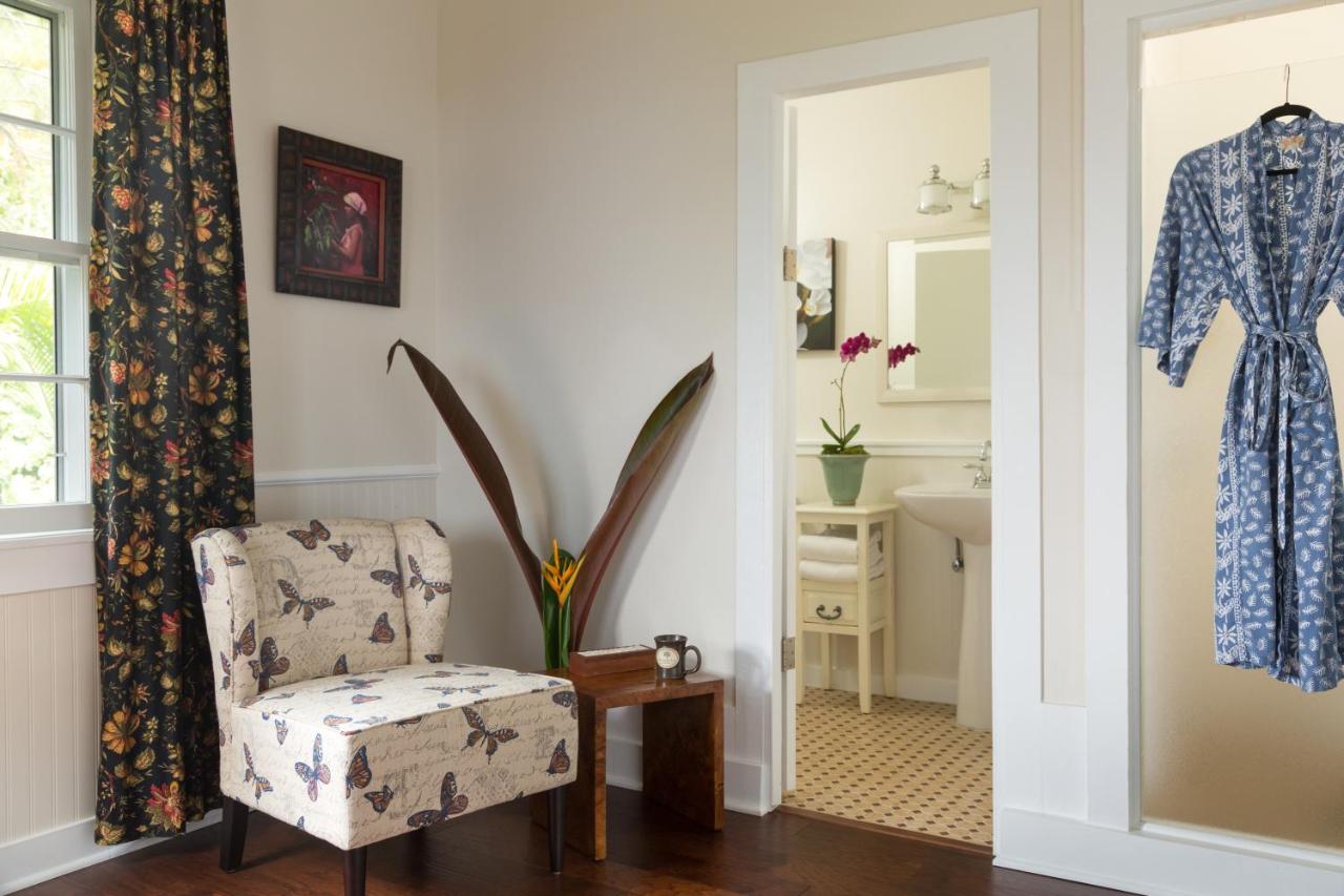| Holualoa Inn