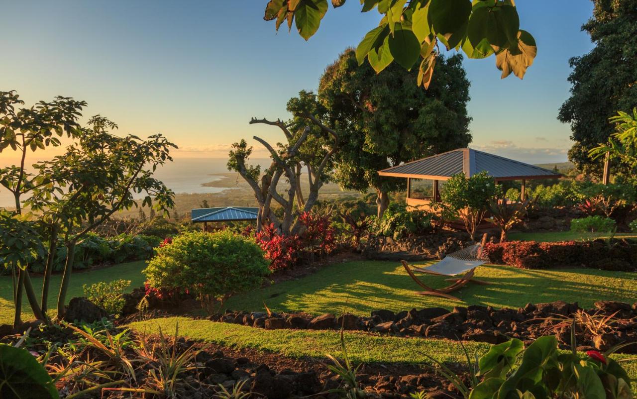 | Holualoa Inn