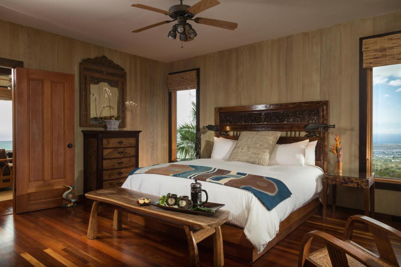 | Holualoa Inn