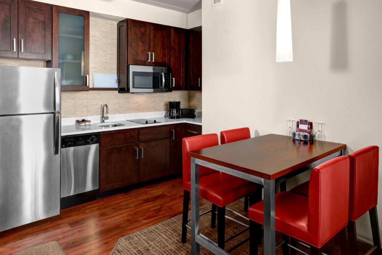 One-Bedroom Suite with One King Bed at Residence Inn by Marriott Philadelphia Airport