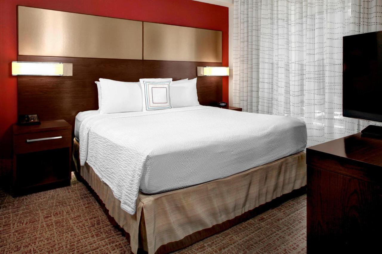 One-Bedroom Suite with One King Bed at Residence Inn by Marriott Philadelphia Airport