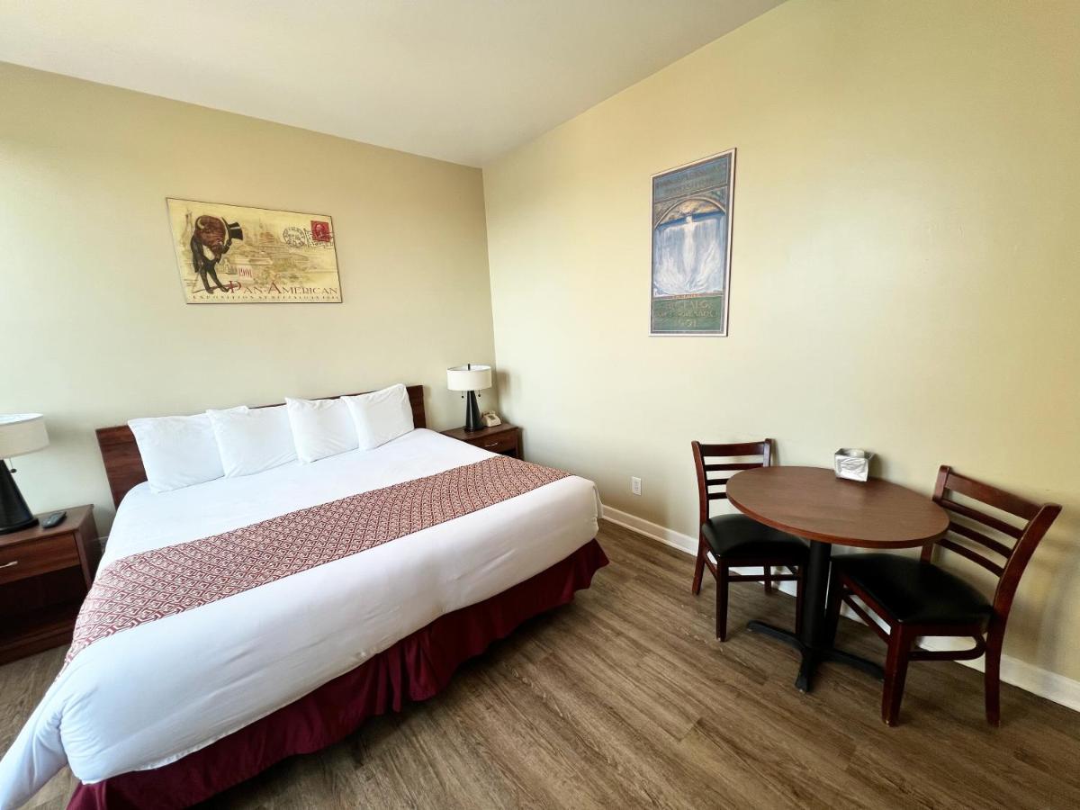 | Lenox Hotel and Suites